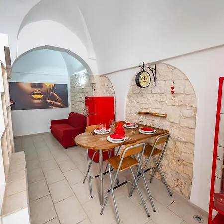 Dimora Egnazia Historic Centre - Happy Apartment